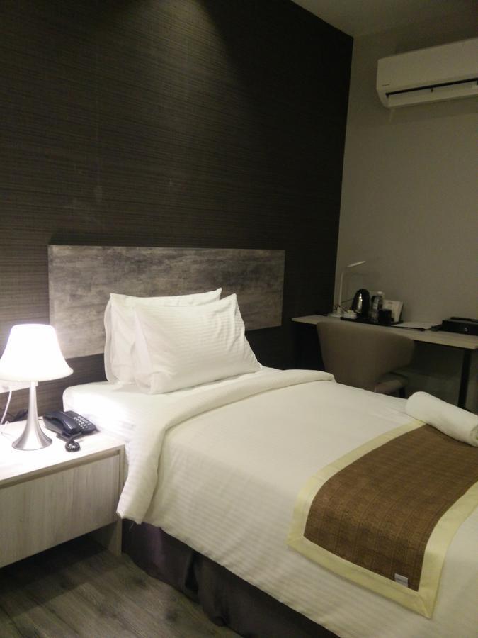 เดอะ เลฟเวอเรจ บิสซิเนส เต็ล Hotel ยะโฮร์บาห์รู ภายนอก รูปภาพ