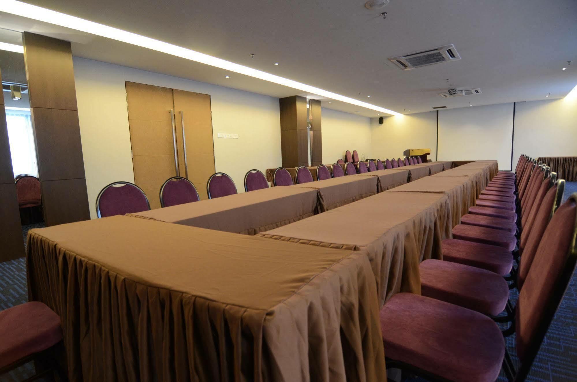 เดอะ เลฟเวอเรจ บิสซิเนส เต็ล Hotel ยะโฮร์บาห์รู ภายนอก รูปภาพ