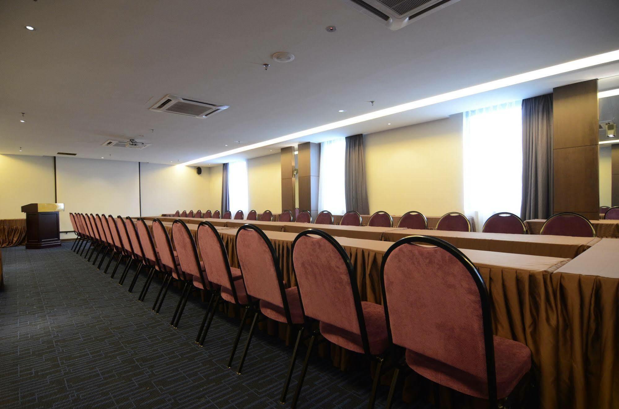 เดอะ เลฟเวอเรจ บิสซิเนส เต็ล Hotel ยะโฮร์บาห์รู ภายนอก รูปภาพ